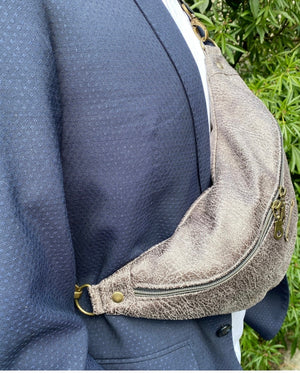 Sac banane fait main simili cuir vieilli - image 4