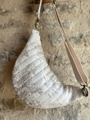 Sac banane fait main en toile de Jouy jacquard effet froissé matelassé - image 7