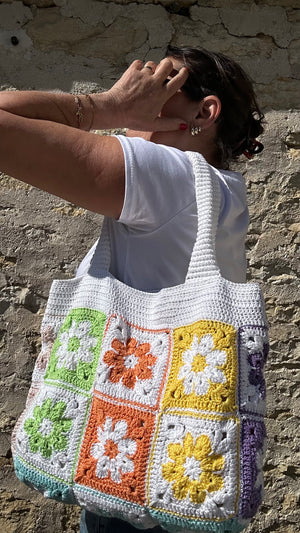 Sac cabas crochet fait main – Motifs granny squares multicolores - image 9