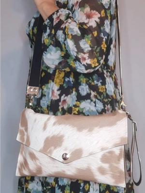 Sac pochette bandoulière simili cuir imprimé peau de vache - image 4
