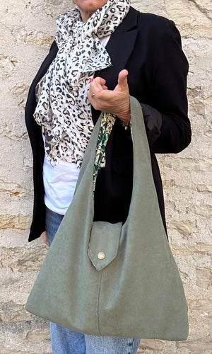 Sac hobo fait main en simili daim kaki - image 5