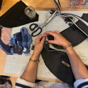 Photo réalisation sac banane atelier avec matériel