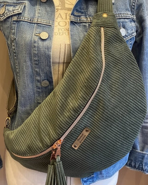 Sac banane fait main en velours côtelé kaki – création artisanale sur commande -