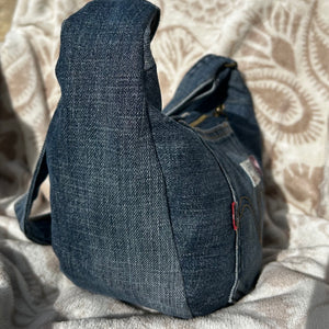 Sac demi-lune fait main jean Levi’s recyclé - image 12