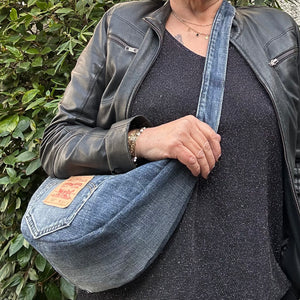 Sac demi-lune fait main jean Levi’s recyclé - image 6