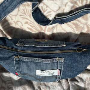 Sac demi-lune fait main jean Levi’s recyclé - image 11