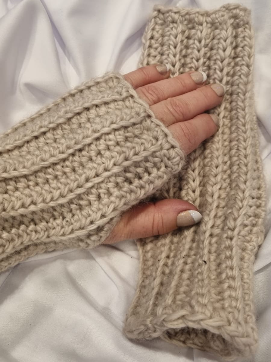Mitaines en crochet beige, idée cadeau - image 2