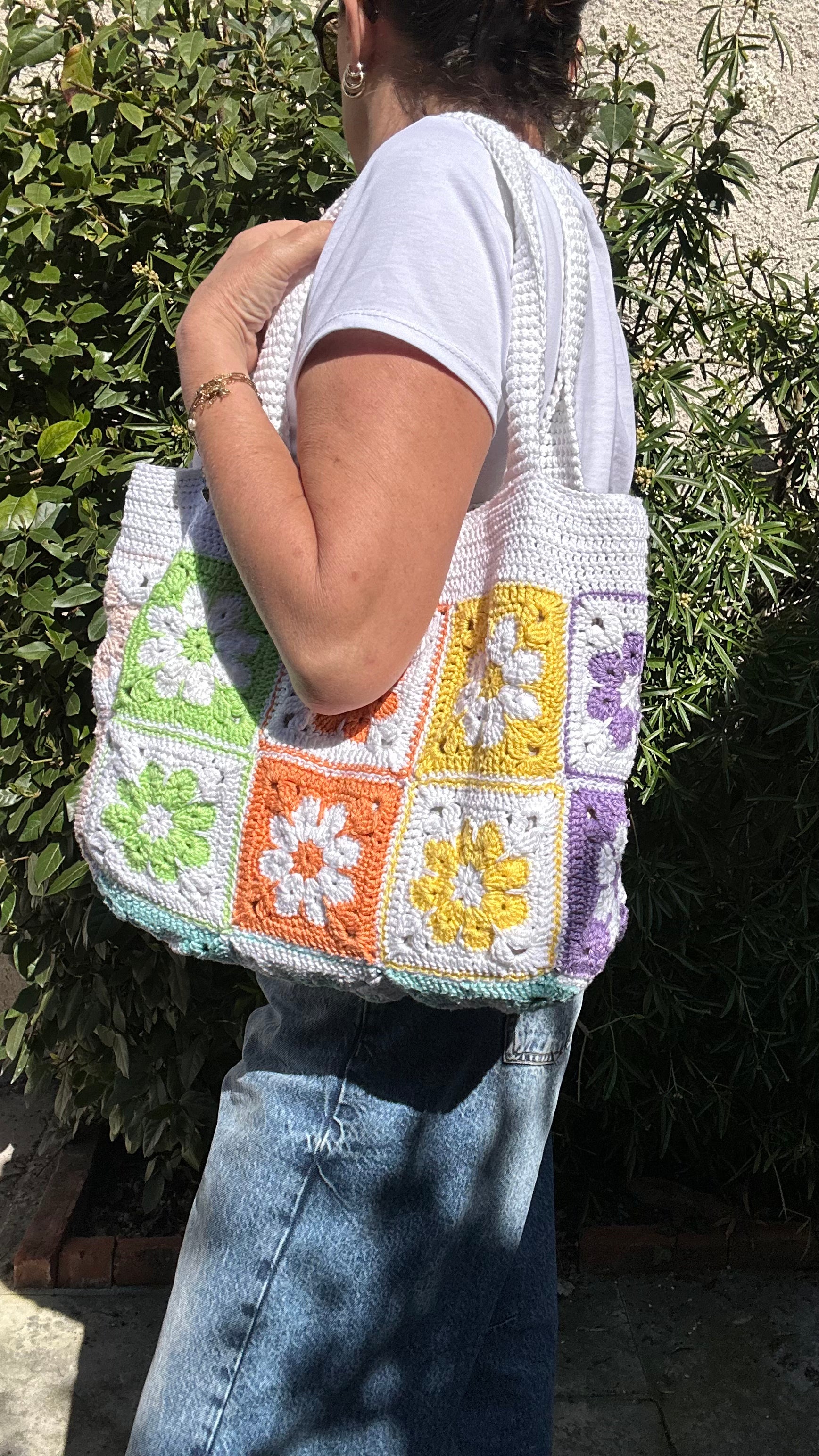 Sac cabas crochet fait main – Motifs granny squares multicolores - image 6