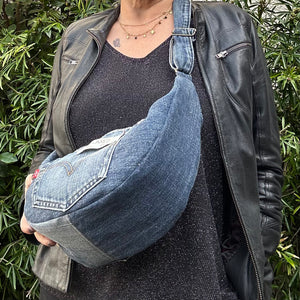Sac demi-lune fait main jean Levi’s recyclé - image 3