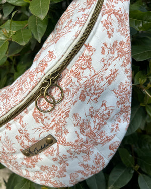 Sac banane fait main matelassé en toile de Jouy enduit - image 7
