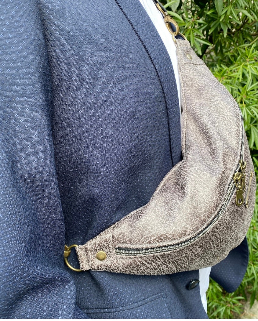 Sac banane fait main simili cuir vieilli - image 4