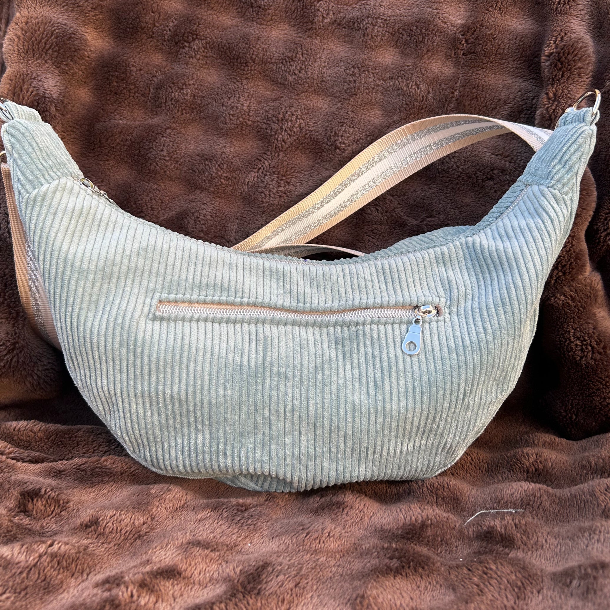 Sac demi-lune fait main velours côtelé vert d'eau - 3 tailles - image 6