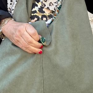 Sac hobo fait main en simili daim kaki - image 8