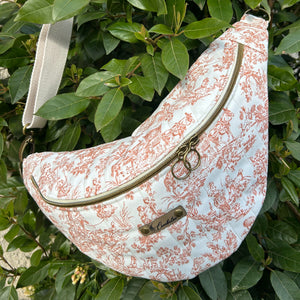 Sac banane fait main matelassé en toile de Jouy enduit - image 6