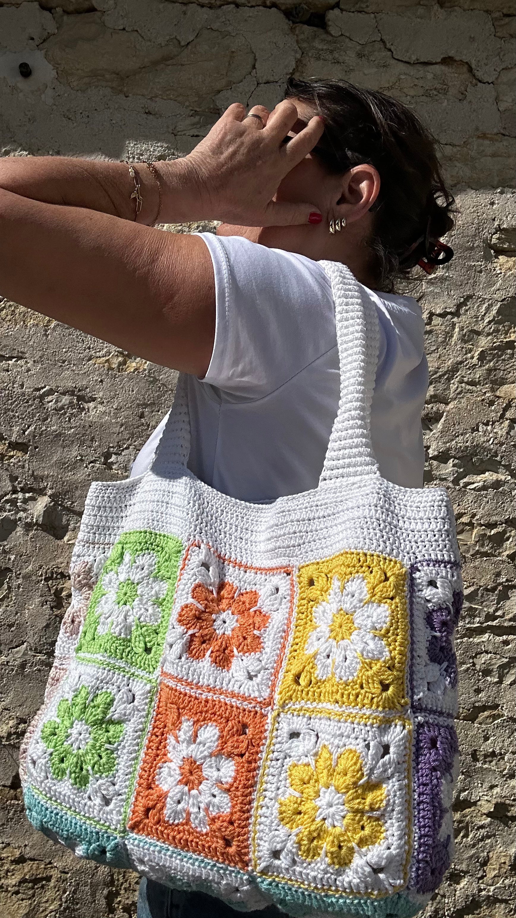 Sac cabas crochet fait main – Motifs granny squares multicolores - image 9