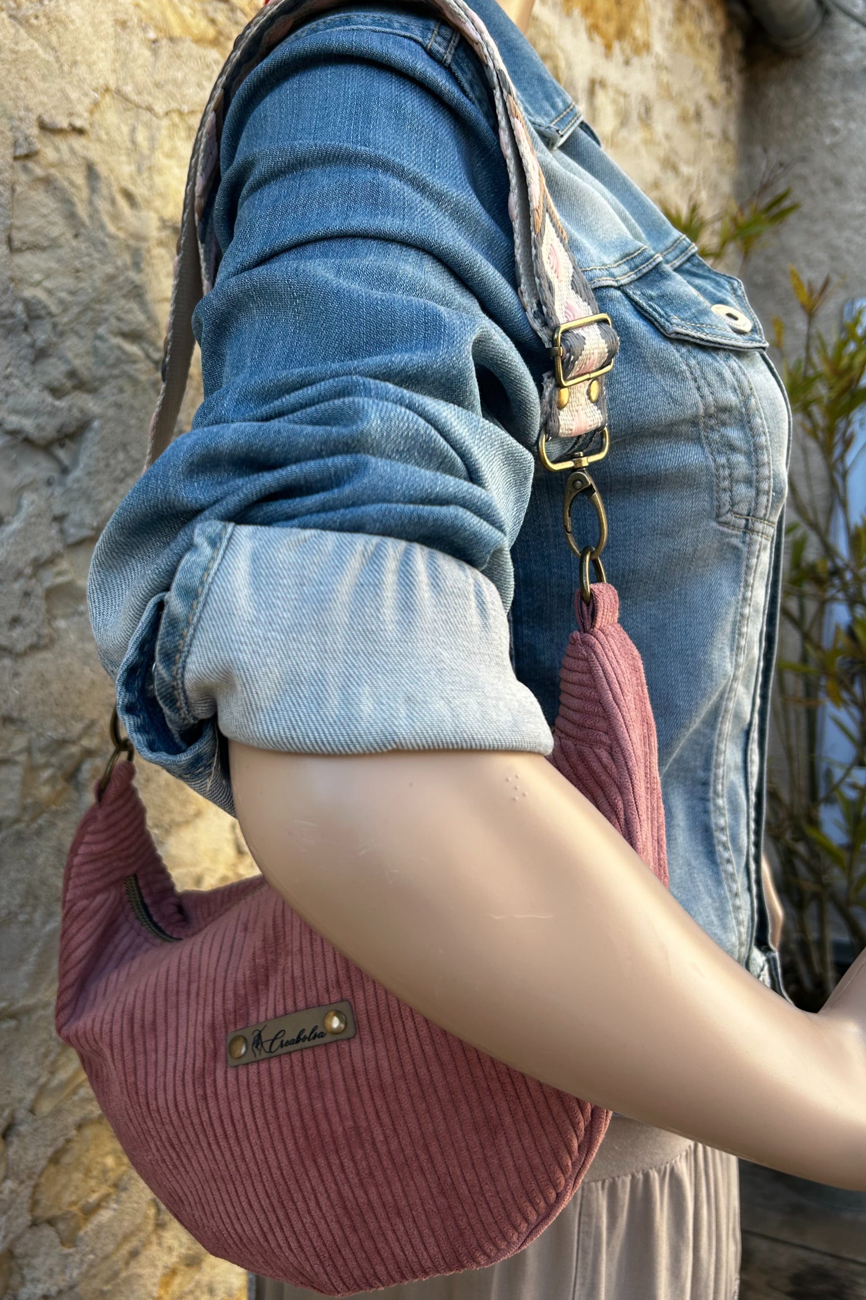 Sac demi-lune fait main velours côtelé vieux rose - 3 tailles - image 4