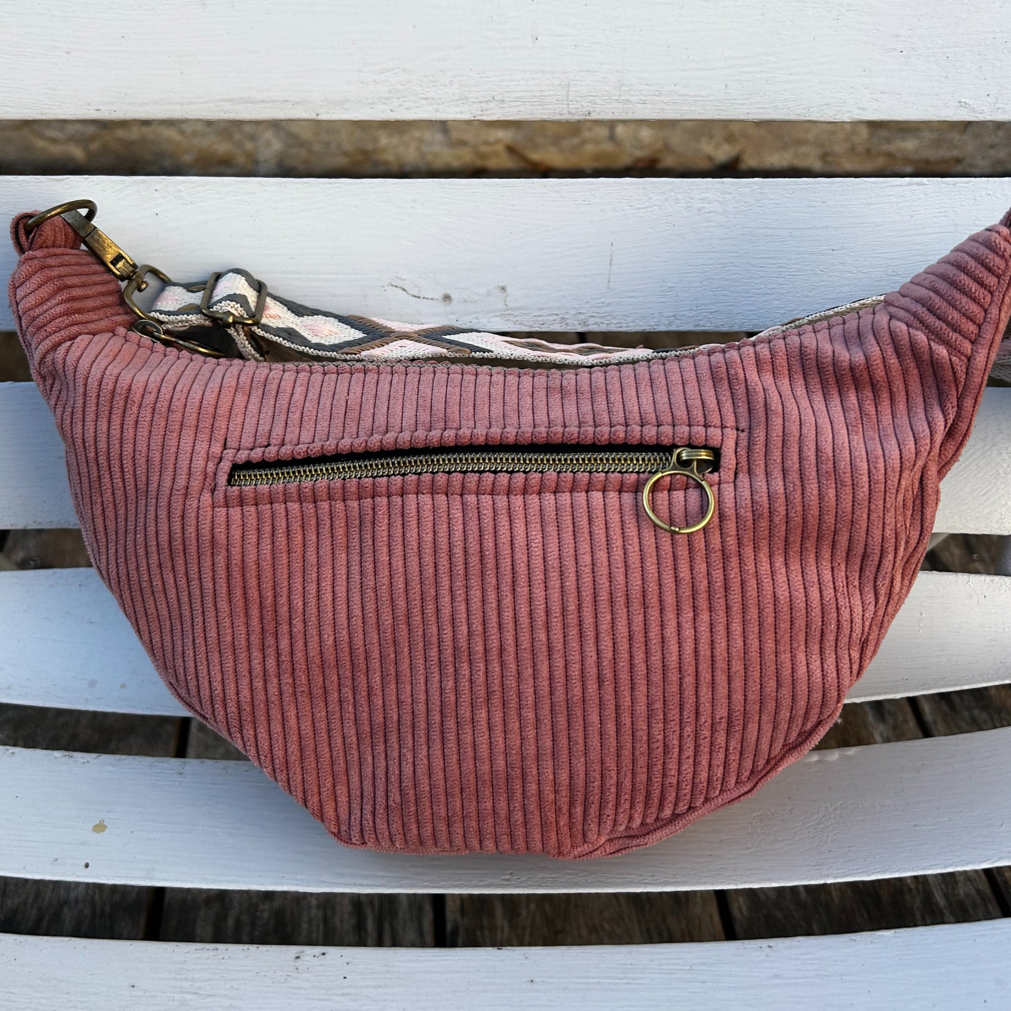 Sac demi-lune fait main velours côtelé vieux rose - 3 tailles - image 3