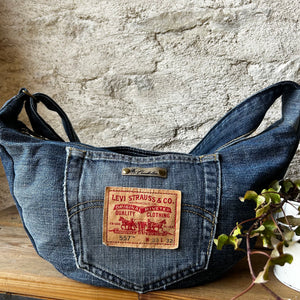 Sac demi-lune fait main jean Levi’s recyclé - image 7