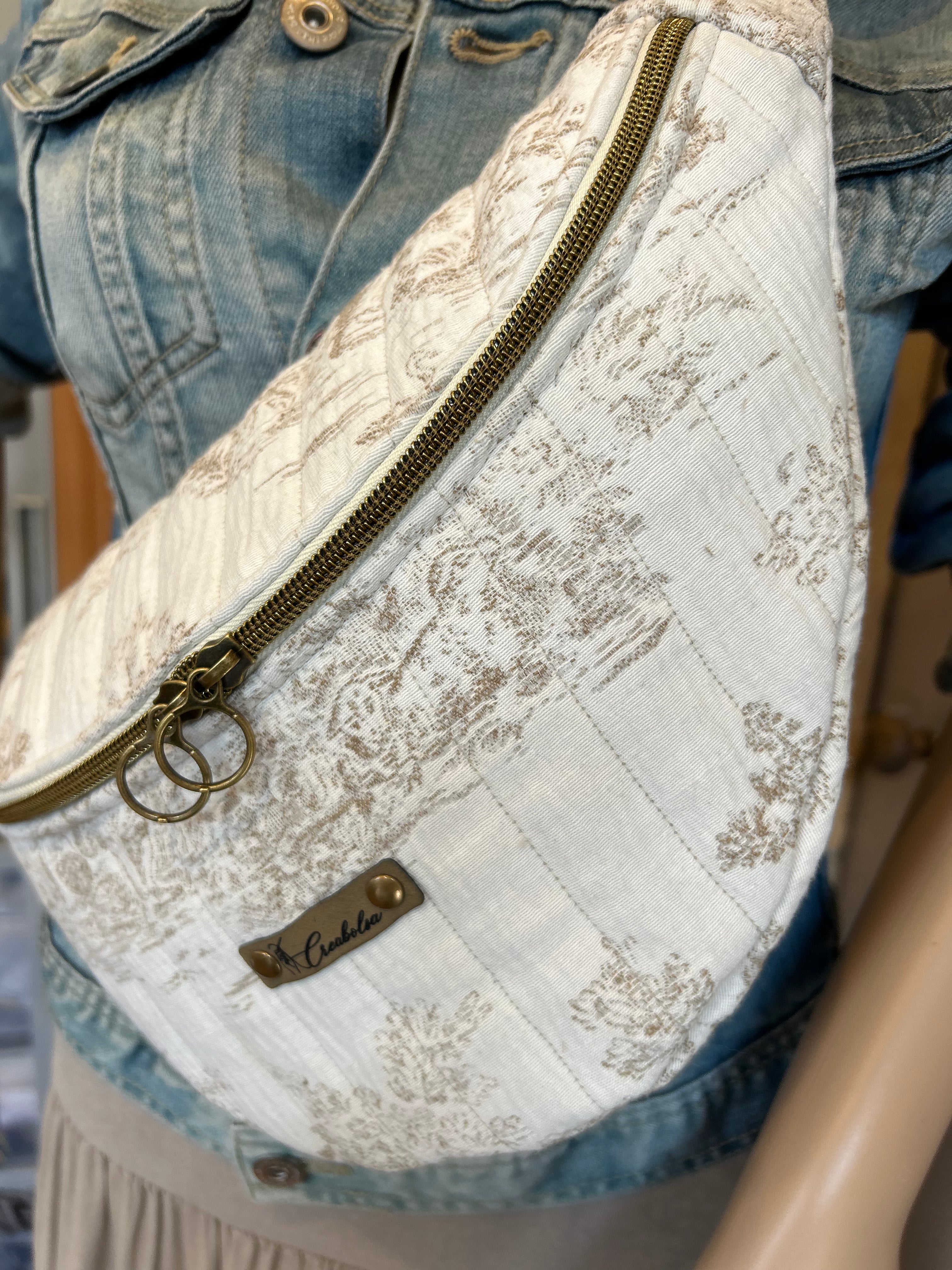 Sac banane fait main en toile de Jouy jacquard effet froissé matelassé - image 4