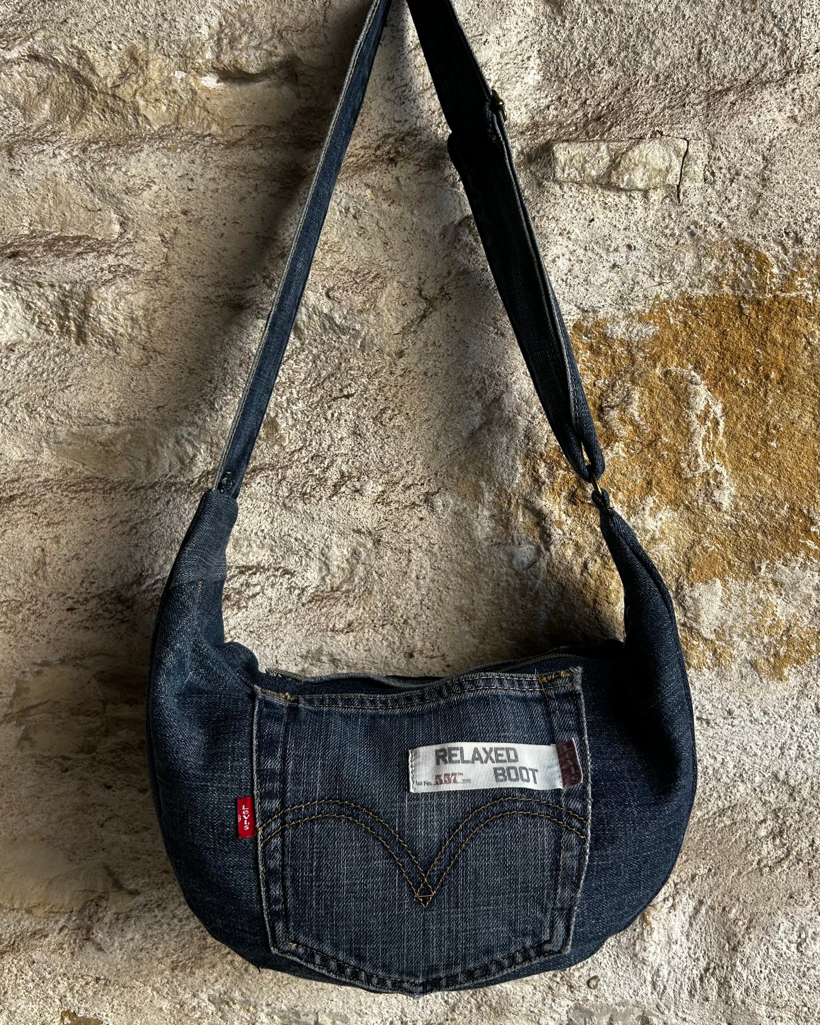 Sac demi-lune fait main jean Levi’s recyclé - image 10