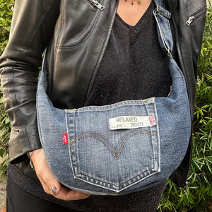 Sac demi-lune fait main jean Levi’s recyclé - image 2