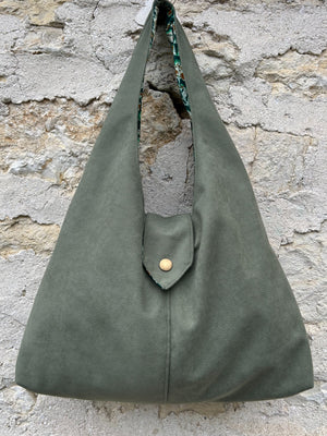 Sac hobo fait main en simili daim kaki