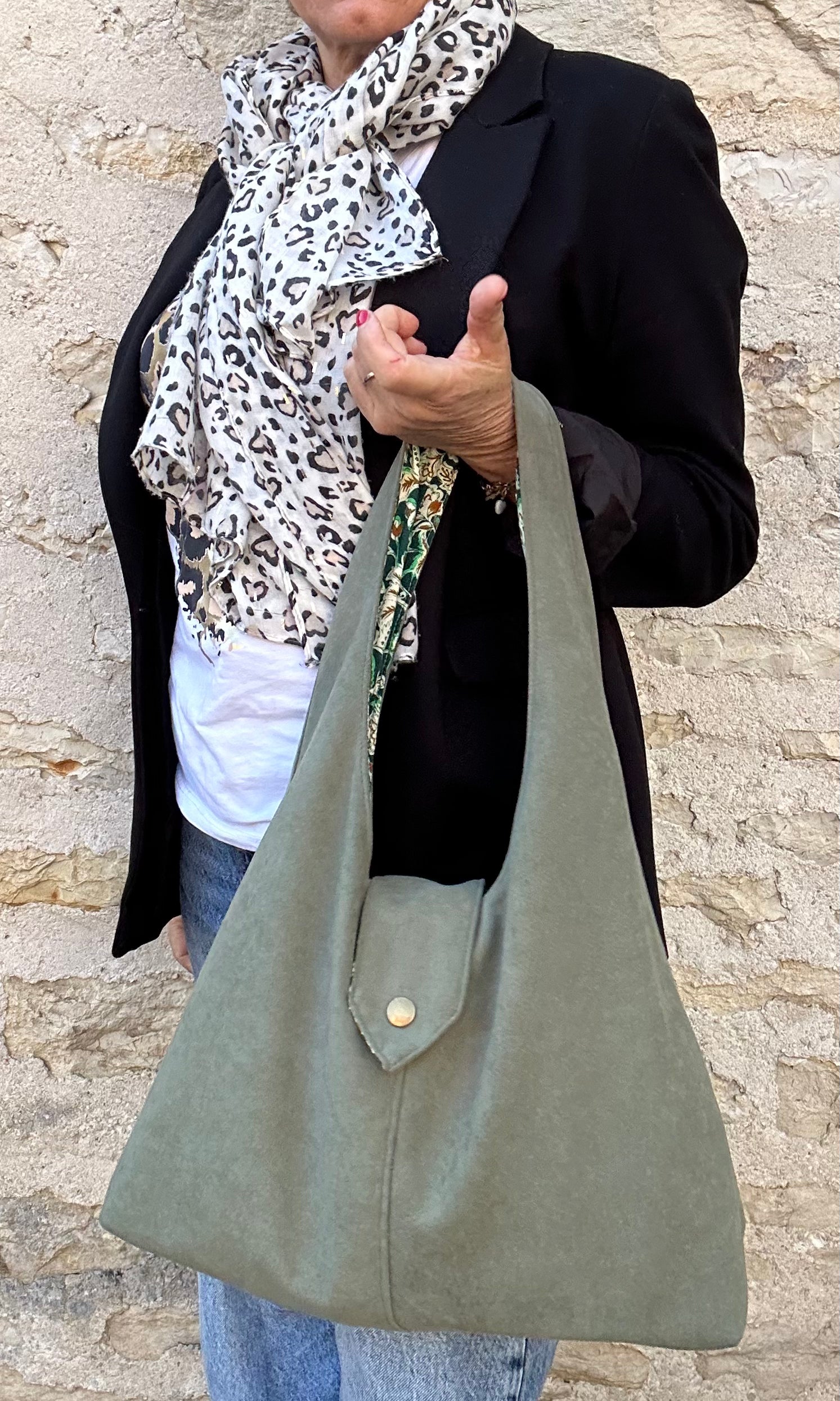 Sac hobo fait main en simili daim kaki - image 5