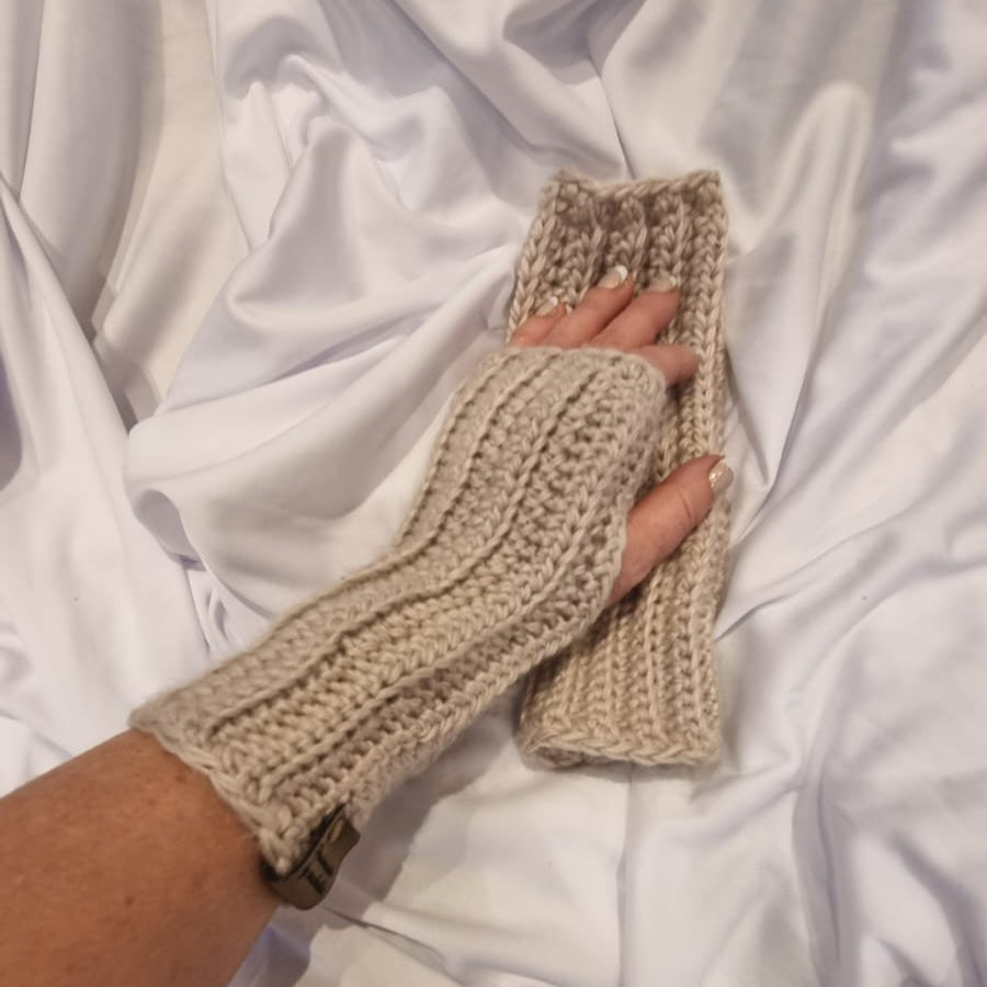 Mitaines en crochet beige, idée cadeau