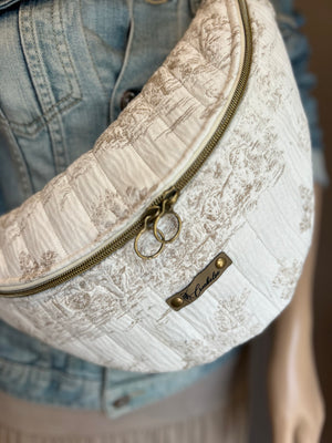Sac banane fait main en toile de Jouy jacquard effet froissé matelassé - image 3