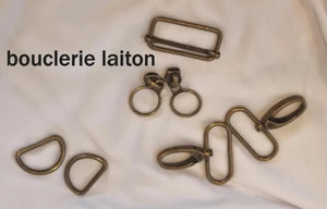 Bouclerie sangle sac banane laiton