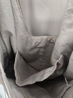 Intérieur doublé en tissu coton et poches