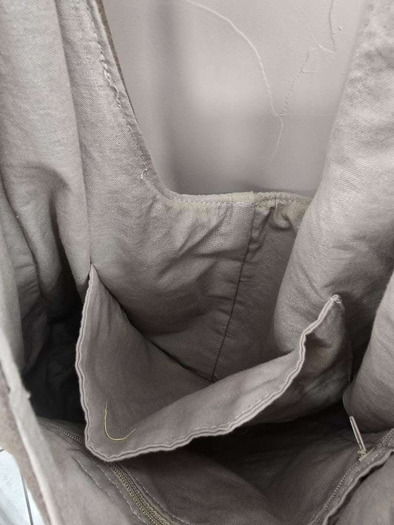 Intérieur doublé en tissu coton et poches