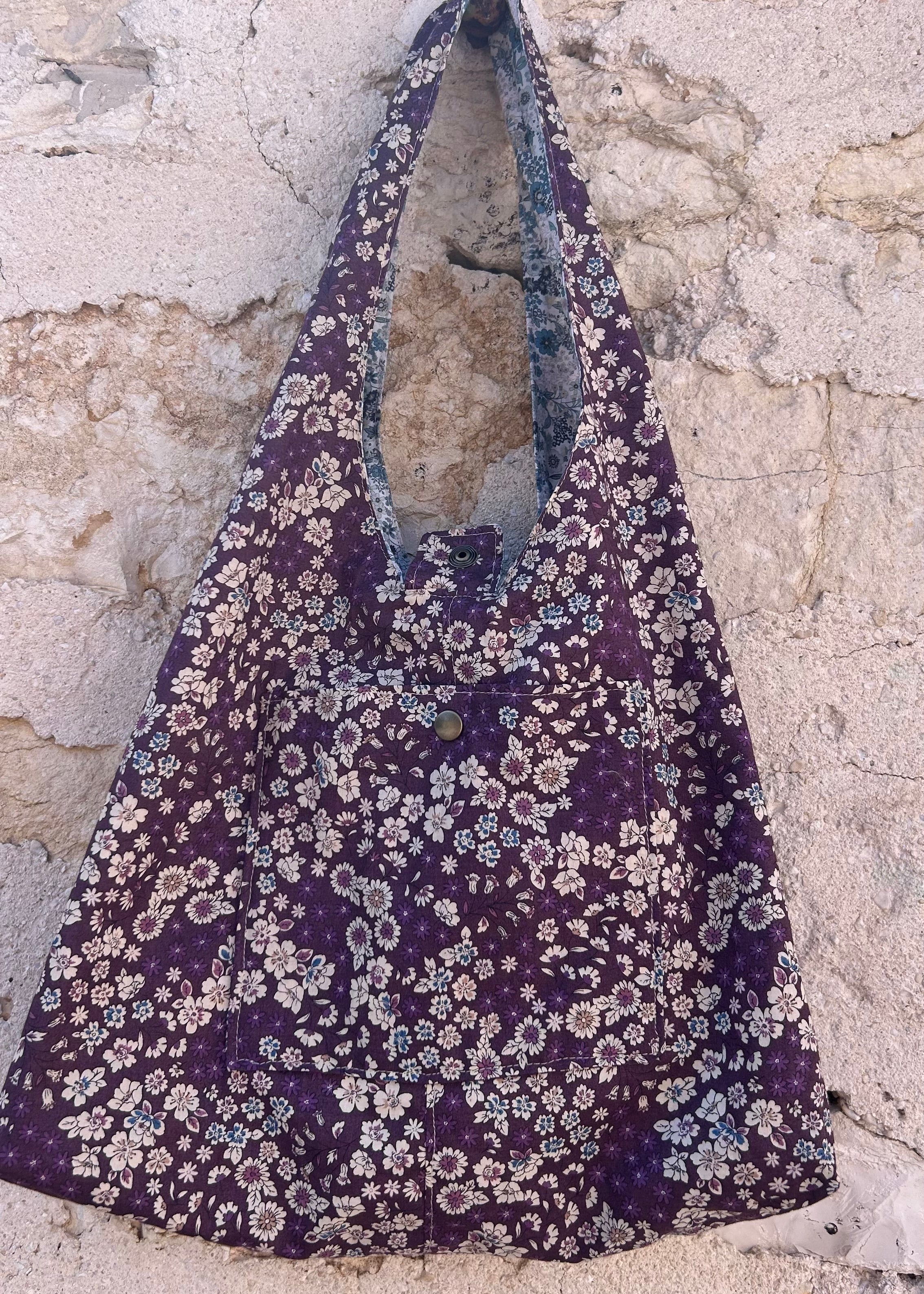Sac fleuri hobo réversible violet avec poche